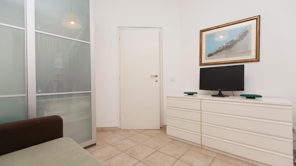 Arenula Balcony Apartment Rome Room photo